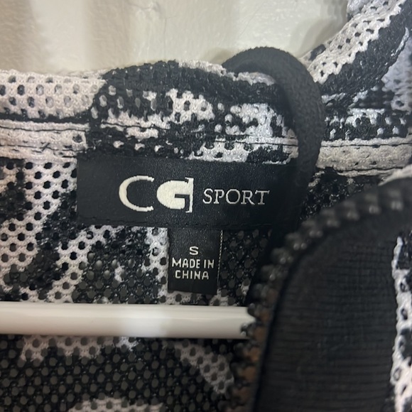 Ladies CG sport size small athletic jacket.  Mesh fabric.  Excellent condition. - Picture 3 of 3